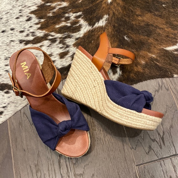 MIA Lorryann Rope Knotted Wedge in Navy Blue - Picture 2 of 8